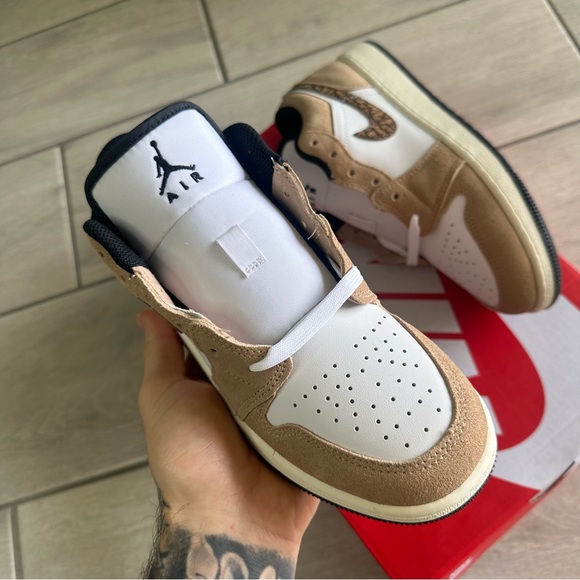 NIKE AIR JORDAN 1 LOW CREAM WHITE - Picture 2 of 4